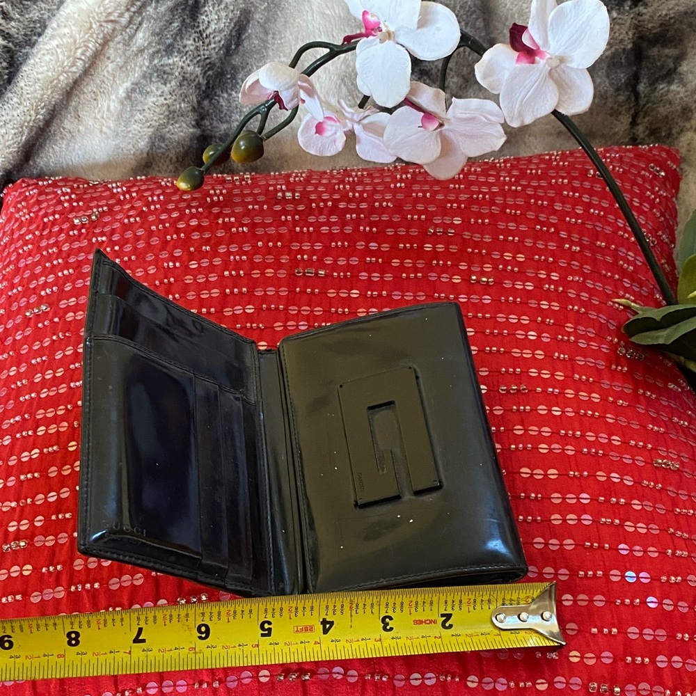 Gucci Large Stamped Serial Number Black Patent Leather Logo Wallet Used
